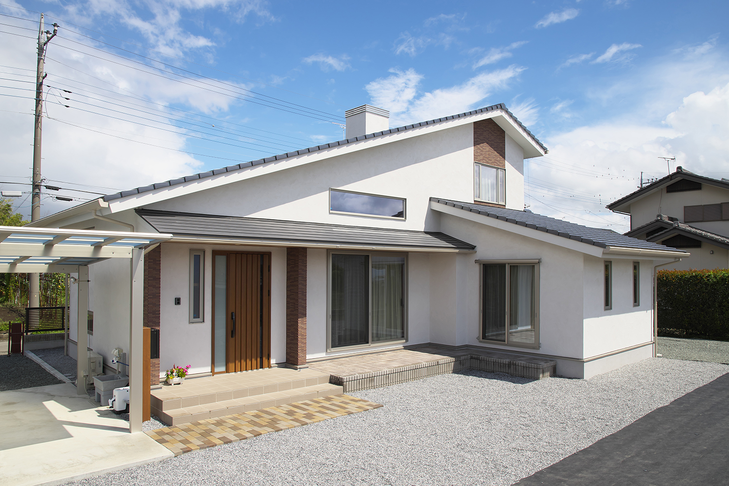 癒やされる無垢と漆喰の家