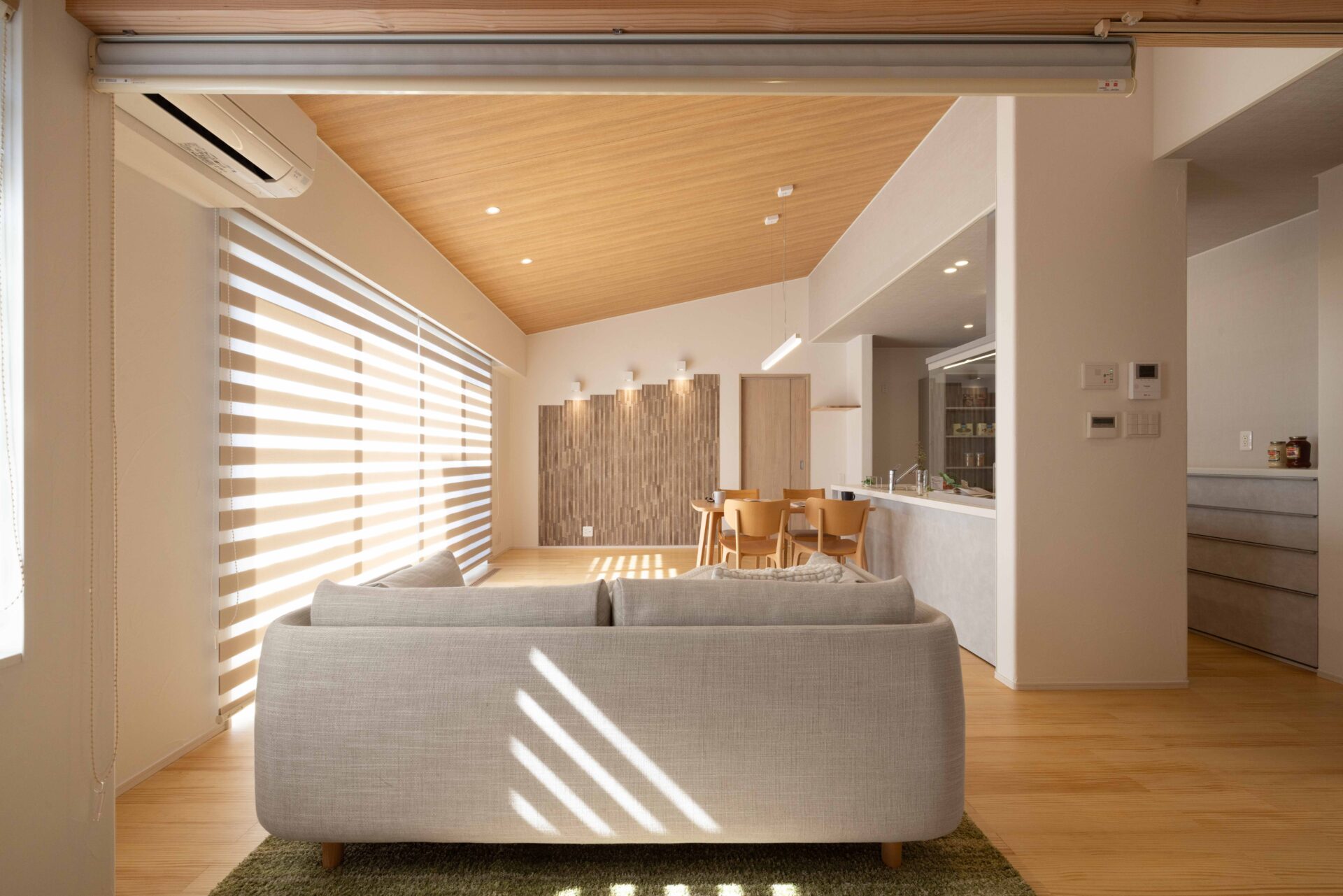 床の「貼り分け」でつくる暮らしのメリハリ